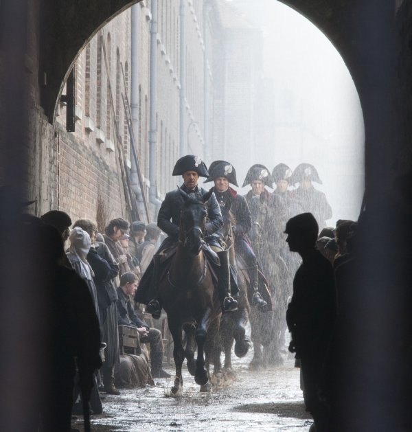 Movie still of street scene from Les Misérables